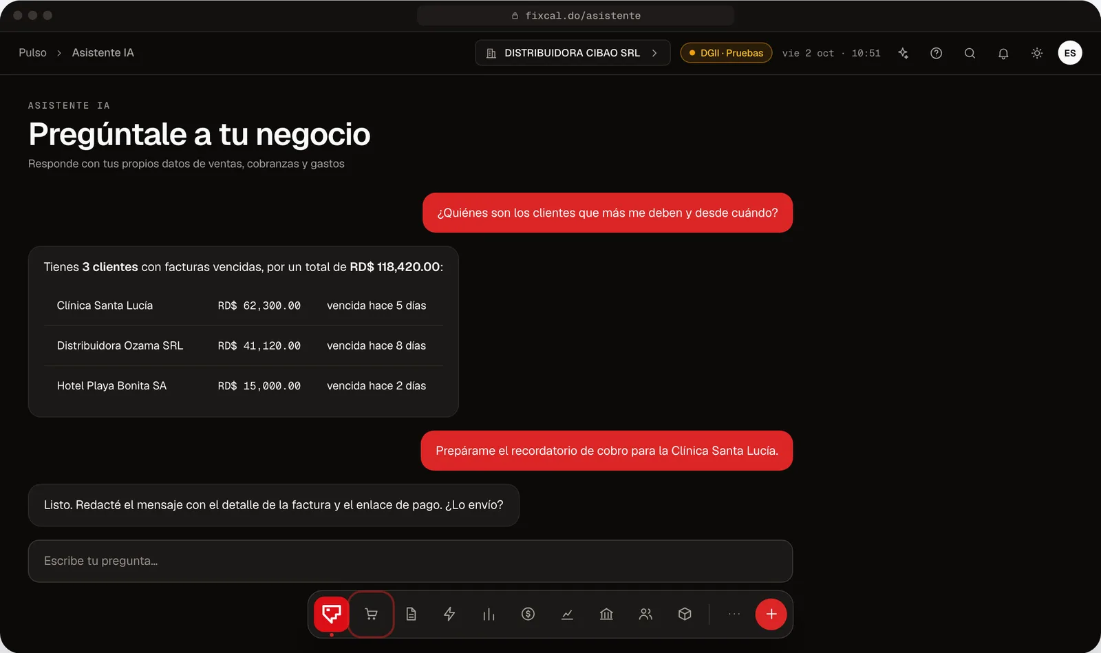 Asistente IA de Fixcal respondiendo qué clientes tienen facturas vencidas y cuánto deben